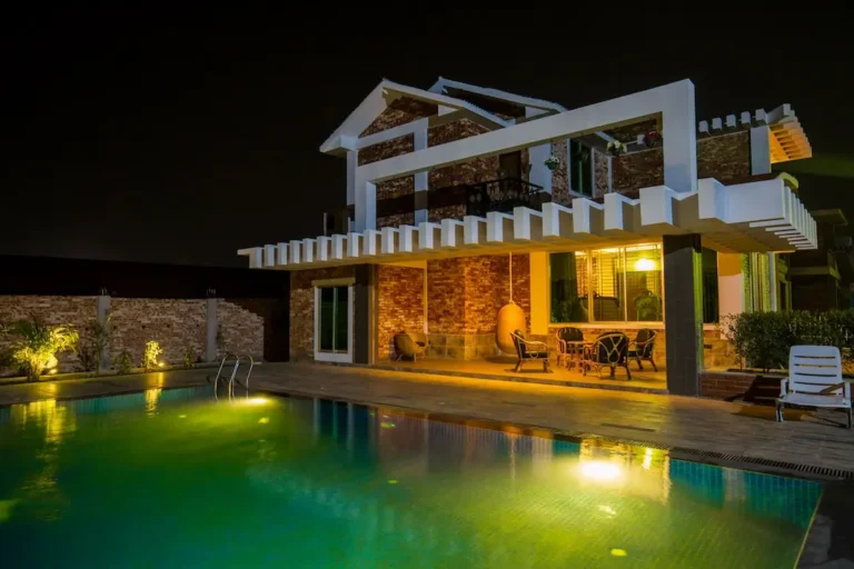 Picture of a residential pool with swimming pool lighting.